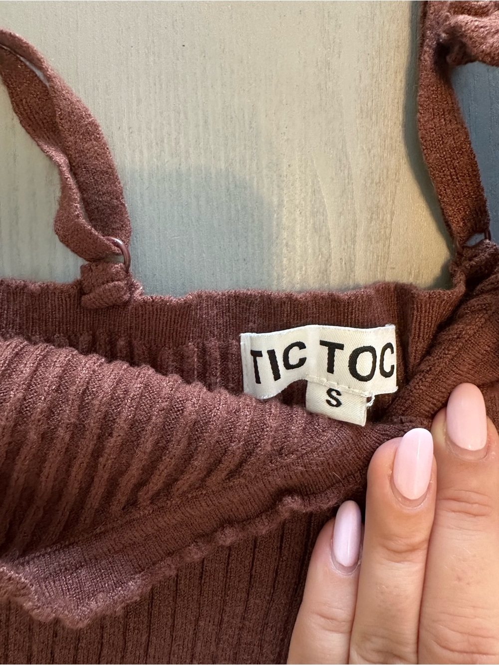 Ribbed Ruffle-Trim Button Front Tank - Rust Brown - Picture 2 of 3
